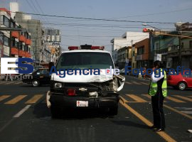 Choca ambulancia  - ES imagen agencia de fotografía