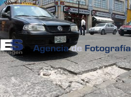 Bache en la 5 nte esquina con Avenida Reforma - ES imagen agencia de fotografía