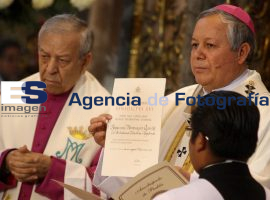 Entrega Arzobispo Nombramiento De Monseñor - ES imagen agencia de fotografía