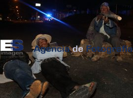 Habitantes de Azumiatla Mantienen Manifestación en la 11 Sur - ES imagen agencia de fotografía