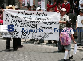 Marchan en contra de las desapariciones forzadas - ES imagen agencia de fotografía