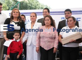 Dolores Parra entrega despensas del DIF a municipios de San Pedro - ES imagen agencia de fotografía