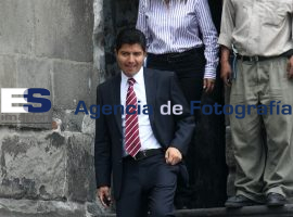 Recorren la catedral arzobispo y presidente municipal - ES imagen agencia de fotografía
