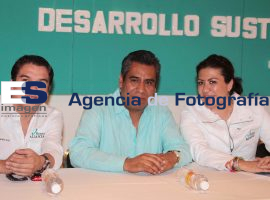 La diputada Monica Arriola Gordillo estuvo con militantes de Nueva Alianza en Puebla - ES imagen agencia de fotografía
