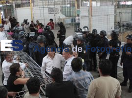 LLegan Policía a tianguis de San Martín por disputa entre comerciantes - ES imagen agencia de fotografía