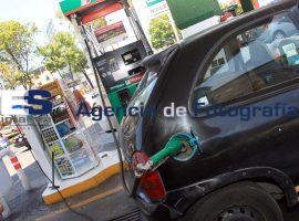 Aumenta 8 centavos precio de la gasolina - ES imagen agencia de fotografía