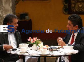 Se reunen Jesús Morales Flores y Meza Viveros - ES imagen agencia de fotografía