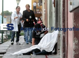 Matan a un hombre y hieren a otro atrás del mercado El Alto - ES imagen agencia de fotografía