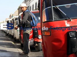 Manifestación Mototaxis Congreso - ES imagen agencia de fotografía