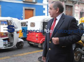 Mototaxis desquician trafico en Centro Histórico - ES imagen agencia de fotografía