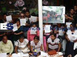 Tianguistas de Analco piden solución a abusos de líderes - ES imagen agencia de fotografía