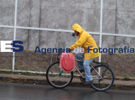 Amanece ciudad con ligera lluvia - ES imagen agencia de fotografía