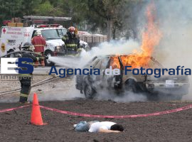 Servicios de emergencia realizan simulacro de accidente vial - ES imagen agencia de fotografía