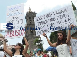 Cientos de personas se suman a la Marcha de las Putas - ES imagen agencia de fotografía