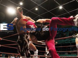 Lucha Estelar Arena Puebla - ES imagen agencia de fotografía