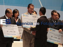 Entrega Moreno Valle 5000 becas del PRONABE - ES imagen agencia de fotografía