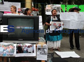 Comerciantes de Analco se Manifiestan en el Zócalo de la ciudad - ES imagen agencia de fotografía