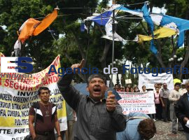 Se manifestaron defraudados de casas de inversión - ES imagen agencia de fotografía