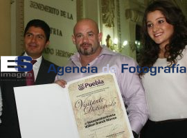 Galardonan como visitante distinguido a William Branch Warren - ES imagen agencia de fotografía