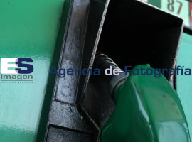 Aumento de la Gasolina - ES imagen agencia de fotografía