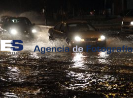 Lluvias Provocan Encharcamientos en la Ciudad - ES imagen agencia de fotografía