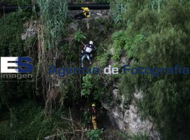 Rescatan a 3 jóvenes de una cueva a orilla del Atoyac - ES imagen agencia de fotografía