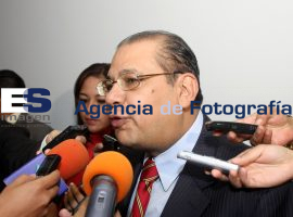 Titular de la SEP y director de COBAEP abandonan rueda de prensa - ES imagen agencia de fotografía