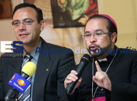 Inicia fumigación en la catedral - ES imagen agencia de fotografía