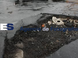 Grandes baches aparecen en la ciudad - ES imagen agencia de fotografía