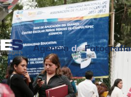 Miles de maestros presentan su examen de oposición - ES imagen agencia de fotografía