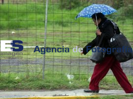Amanece con lluvia ligera en la ciudad - ES imagen agencia de fotografía