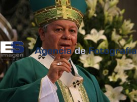 Oficia arzobispo Victor Sánchez misa dominical - ES imagen agencia de fotografía
