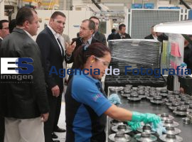 Recorre Moreno Valle planta de SKF - ES imagen agencia de fotografía