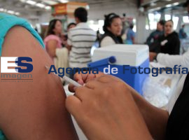 Aplicación de Vacunas contra Sarampión y Rubeola - ES imagen agencia de fotografía