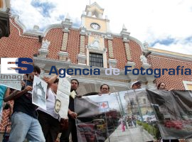 Manifestación en contra de la Construcción del Viaducto Zaragoza - ES imagen agencia de fotografía