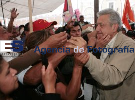 Visita AMLO Tepeaca, lo reciben más de 1500 simpatizantes - ES imagen agencia de fotografía