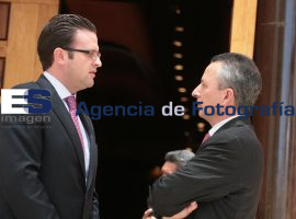 Entrega Rafael Moreno Valle estimulos económicos a personal de la PGJ - ES imagen agencia de fotografía
