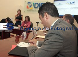 Firma de Colaboración Entre el Dif y la Ibero - ES imagen agencia de fotografía