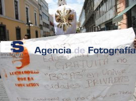 Estudiantes BUAP exigen incremento en matrícula - ES imagen agencia de fotografía