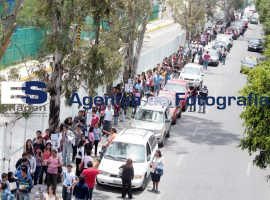 Miles de estudiantes se inscriben en la BUAP - ES imagen agencia de fotografía