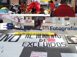 Estudiantes de la BUAP mantienen plantón frente al Carolino - ES imagen agencia de fotografía