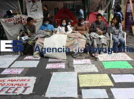 Estudiantes rechazados cumplen 65 horas de huelga - ES imagen agencia de fotografía
