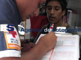 Elementos de la Cruz Roja Realizan Chequeo a Huelguistas de la Buap - ES imagen agencia de fotografía