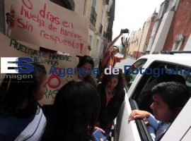 Rechazados de la Buap dialogan con Eduardo Rivera - ES imagen agencia de fotografía