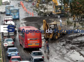 Limpian Av. Forjadores por desborde del Rabanillo - ES imagen agencia de fotografía