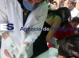 Rechazados de la Buap Cuelgan Manta con Sangre - ES imagen agencia de fotografía