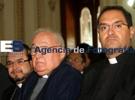 Ildefonso Muriones recibe reconocimiento visitante distinguido - ES imagen agencia de fotografía