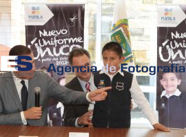 Presentan uniforme único para educación básica - ES imagen agencia de fotografía