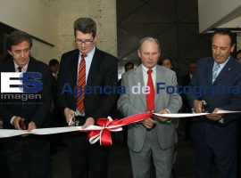 UPAEP y VW inauguran laboratorio de ingeniería atuomotriz - ES imagen agencia de fotografía