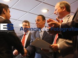 Estudiantes de ingeniería reciben becas VW-UPAEP - ES imagen agencia de fotografía